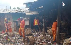 Pemkot Bekasi Mulai Angkut Sampah Liar di Jakasampurna