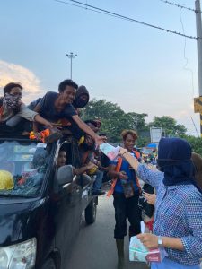 Alumni MAN 1 Cikarang Bagi-Bagi Takjil,Bentuk Rasa Syukur Kelulusan