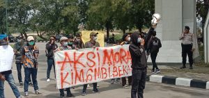 Komunitas Intelektual Muda Gerakan Masyarakat Bawah Indonesia Demo Kantor Bupati
