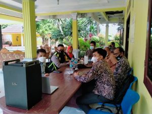 Aparatur Desa Cibening Ikuti Video Conference Bareng Kapolda