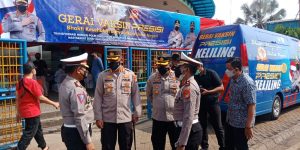 Gerai Vaksin Keliling Lakukan Vaksinasi Pada Ratusan Pedagang
