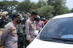 Meminimalisir Aktivitas Masyarakat Selama Pemberlakuan PPKM Darurat,Petugas Gabungan Lakukan Penjagaan Dan Mobilitas Kendaraan