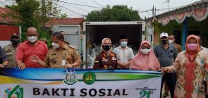 Kejari Cikarang Barikan Bantuan Sembako Pada Warga Wanasari Cibitung
