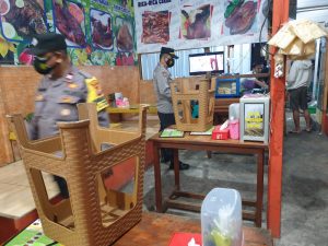 Bantuan Sembako Diberikan Polsek Cikarang Barat Disela Operasi Yustisi