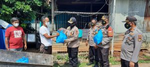 Bantuan Rendang Siap Saji Dan Sembako Di Distribusikan Polres Metro Bekasi Kota Pada Warga Terdampak Covid 19
