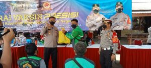 Ratusan Ojol Lakukan Vaksin Dan Dapatkan Sembako Gratis