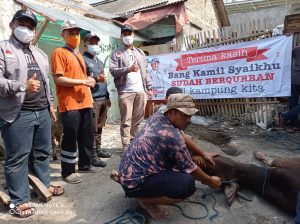 Bang Kamil Syaikhu Berbagi Ratusan Daging Qurban dan Ajak Peduli Warga Isoman
