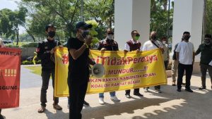 Koalisi Rakyat Bekasi Gruduk Kantor DPRD Bekasi Pinta Tangkap Mustakim