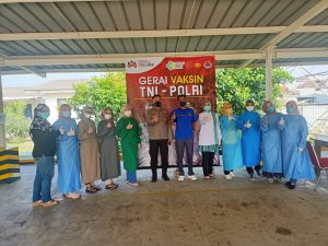 Lima Ratus Warga Datangi Gerai Vaksin Tni -Polri Di WSK