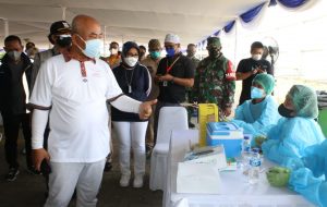 WALI KOTA TINJAU VAKSINASI KARYAWAN PERUSAHAAN TERDAFTAR DI APINDO