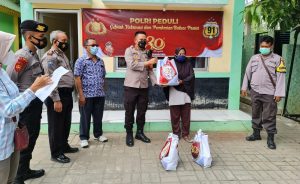 Alumni Akpol 91 Berikan Ratusan Peket Sembako Pada Warga Tidak Mampu