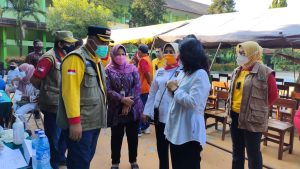 MENTERI GUSTI AYU BINTANG TINJAU PENYELENGGARAAN VAKSIN ANAK DI DUA SEKOLAH