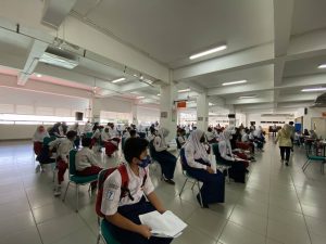 KEGIATAN VAKSINASI SISWA/SISWI SMP YANG BERLANGSUNG DI SMP AL-AZHAR