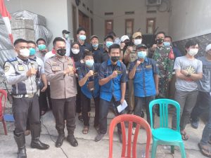 Vaksinasi Merdeka Dilakukan Polsek Medan Satria Dengan Merambah Ke Kampung Secara Door to Door
