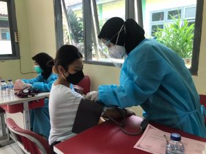 Warga Jati Cempaka Ikuti Vaksinasi Dosis ke Dua
