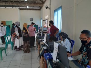 Tinjau Vaksinasi di Aren Jaya, Heri Koswara Pinta Warga Disiplin dan Optimisme Masyarakat Bebas dari Covid Tinggi