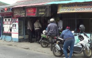 3 Pelaku Begal Satroni Warung Kelontong Bawa Clurit Dan Senjata Api