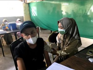 Warga Perbatasan Kota Bekasi Dapatkan Dua Jenis Vaksin Di Plaza Cibubur