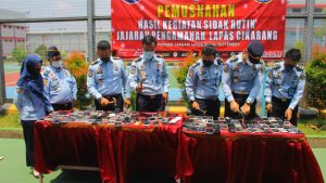 Lapas Kelas IIA Cikarang Deklarasi Perang Terhadap Alat Komunikasi Ilegal Atau Zero Hendphone