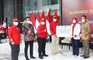 1000 Bingkisan Diserahkan untuk Pasien Wisma Atlet dalam Giat Kumham Peduli, Kumham Berbagi dan Empati Kumham