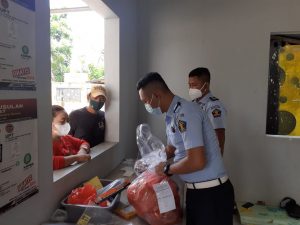 Lapas Cikarang Laksanakan Pelayanan Ekspedisi Barang Dan Makanan