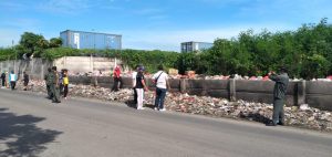 Rutin Giat Jumat Bersih Di Segara Makmur, Kades Himbau Warga Dan Pengguna Jalan Tidak Buang Sampah Sembarangan