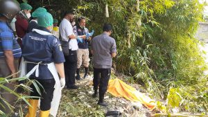 Mayat Lelaki Berbatik Mengambang Di Sungai Cikarang Bekasi Laut