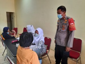 Ratusan Warga Tarumajaya Dapatkan Vaksin Dosis Tiga