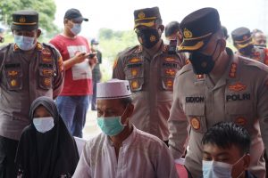 Kapolres Metro Bekasi Tinjau Vaksinasi Lansia Di Desa Banjarsari 