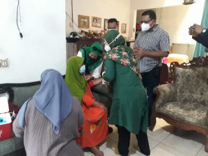 Gandeng Muspika Sat Reskrim Polres Metro Bekasi Door To Door Vaksinasi Lansia
