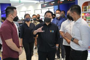 Menteri BUMN Erick Tohir Cek Kesiapan Layanan Vaksinasi Booster Sinopharm di Klinik Kimia Farma