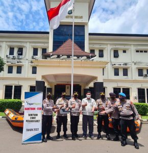 Penyelamat Untuk Warga Memalui Polres Metro Bekasi,4500 Paving Blok Untuk SDN Kali Jaya 01 Cikarang Barat Dan 1 Unit Tenda dan Kursi Tunggu Sebanyak 4 Set Kecamatan Cikbar