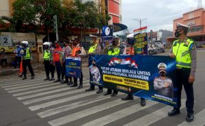 Hari Pertama Operasi Penyelamatan Satlantas Polres Metro Bekasi Lakukan Sosialisasi