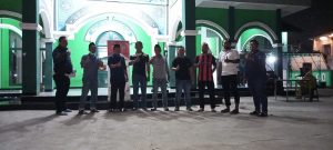 Satintelkam Polres Metro Bekasi Gelar Vaksinasi Usai Sholat Terawih