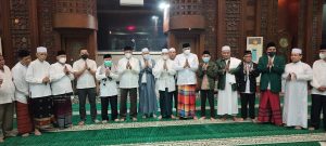 Kapolres Metro Bekasi Kota Hadiri Peringatan Nuzulul Qur’an Di Masjid Agung Al Barkah
