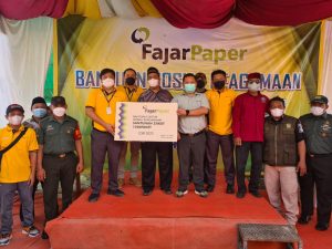 Jelang Idul Fitri Fajar Paper Berikan Zakat Ada 1500 Warga Di Desa Kali Jaya,Dan 400 Paket Sembako Dalam Giat Bakti Sosial