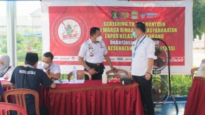 Kalapas Cikarang Pantau Langsung Skrining dan Tes TBC Bagi Warga Binaannya