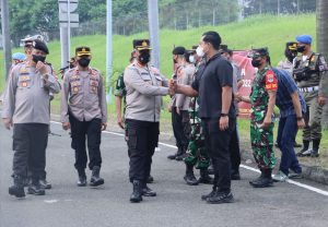 Kapolres Metro Bekasi Pimpin Apel Pengamanan Keberangkatan Buruh ke Jakarta