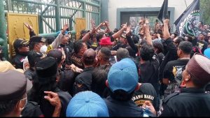 Inprastruktur Amburadul Ribuan Massa Gibas Gruduk Pemkab Bekasi