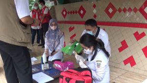 Santap Nasi Kotak Puluhan Warga Ciantra Alami Keracunan