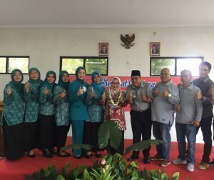 Monev Di Kayuringin Plt Ketua TP PKK Apresiasi Hasil Kerajinan Bank Sampah