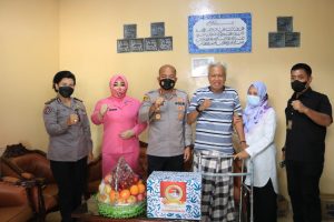 Kapolres Kota Bekasi Soan Ke Kediaman Irjen pol(Pur) Aji Rustam Ramia