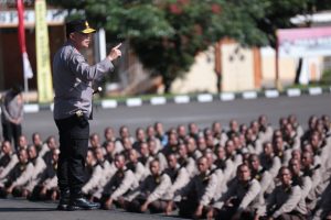 Kapolda Metro Jaya memberikan pembekalan kepada siswa pendidikan pembentukan Bintara Gel I tahun 2022