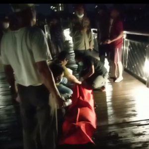 Pengunjung Jembatan Cinta Danau Central Park Meikarta Lippo Cikarang Tewas Tersambar Petir
