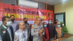 Diduga Sering Mencuri Makanan, Seorang Anak Dirantai Kakinya Oleh Kedua Orangtuanya