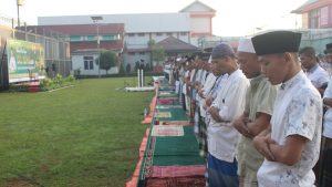 Petugas Lapas Bersama Warga Binaan Lalukan Shalat Idul Adha dan Sembelih Hewan Qurban