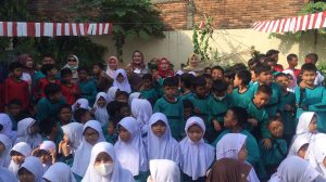Siswa SDN Pekayon VIII Sambut Meriah Kehadiran Plt. Ketua TP PKK