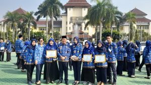 Pj Bupati Bekasi Berikan Reward Perangkat Daerah dan ASN Inovatif