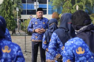 PLT Walikota Bekasi Pimpin Apel Pagi Gabungan Di Plaza Pemkot Bekasi