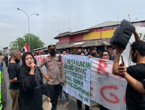 Aksi Demo Tolak Relokasi Pasar Cikarang Kembali Di lakukan FKP2B